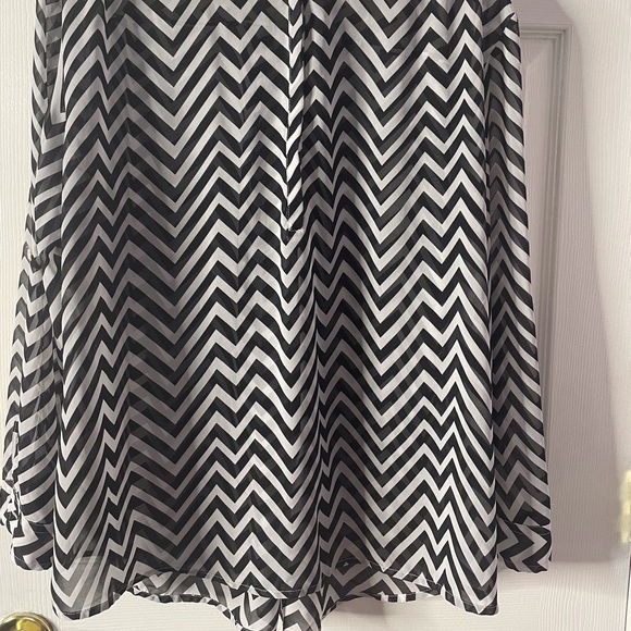 Black & White Chevron Top - Picture 2 of 8